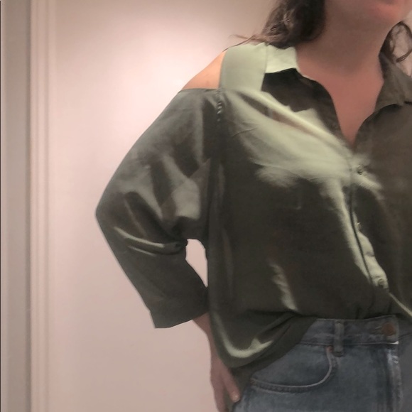Cut out blouse - Picture 4 of 7